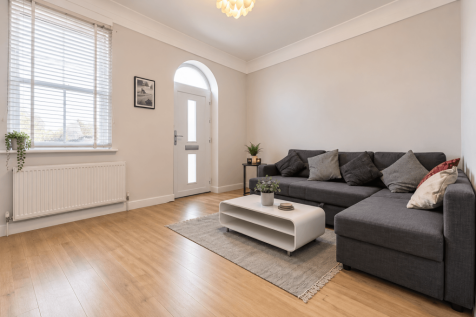 2 bed flat to rent Milton Road, Hanwell W7
