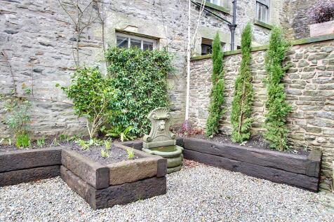 Courtyard garden
