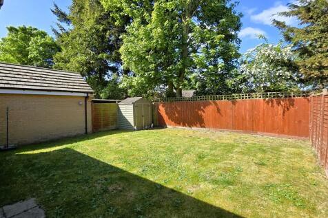 Enclosed rear gar...