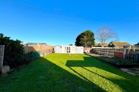 18 Seaview Road Garden.jpg