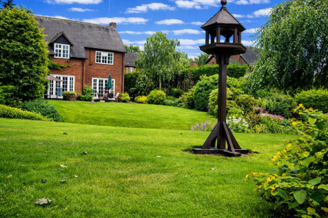 SUPERB REAR GARDEN