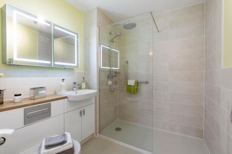2a Addington Road Sanderstead, South Croydon, Greater London, CR2 8AX photo 4