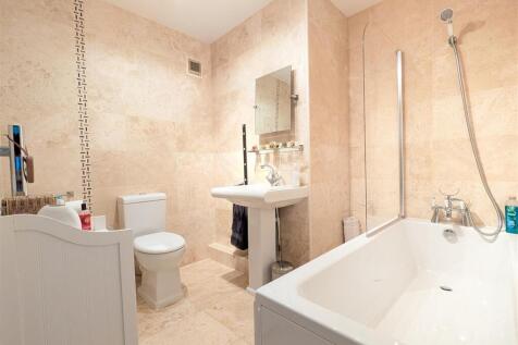 BATHROOM/WC