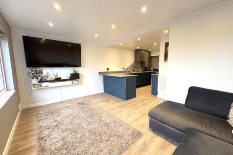 lounge kitchen 2.jpg