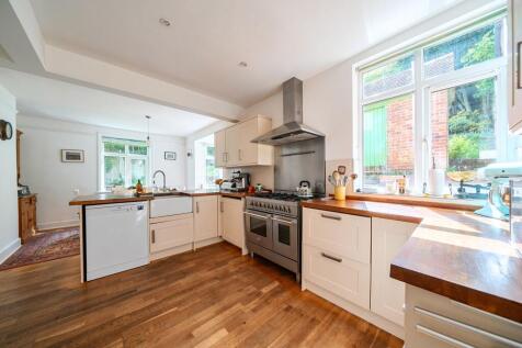 Kitchen/ Dining Room
