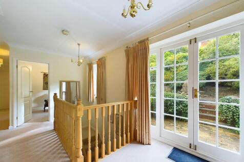 CAM02136G0-PR0293-STILL009