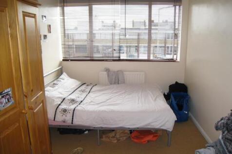 bedroom one (2).JPG