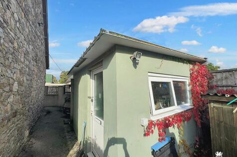 WhatsApp Image 2025-09-29 at 11.28.05 (1).jpg