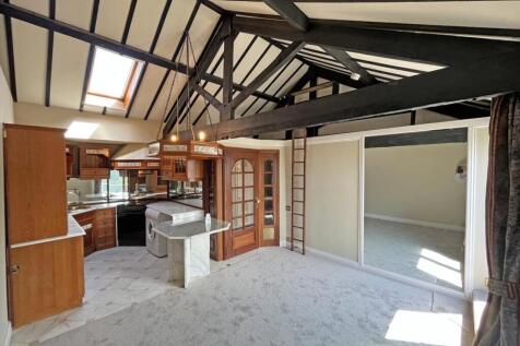 Nelson Gardens 1L - Living Room Front.jpg