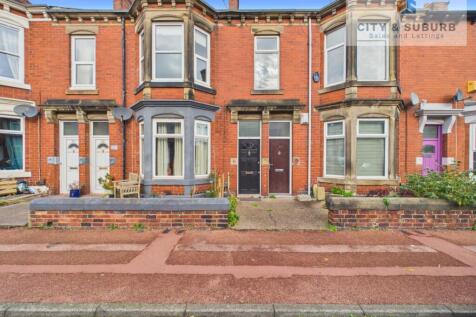 2-bed flat on Simonside Terrace, Heaton, Newcastle upon Tyne, Tyne and Wear, NE6 5DS, £1,050/mo