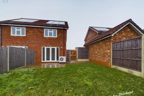 CAM03852G0-PR0156-STILL019