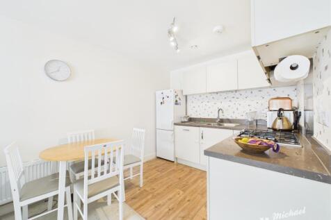 CAM02773G0-PR0360-STILL009