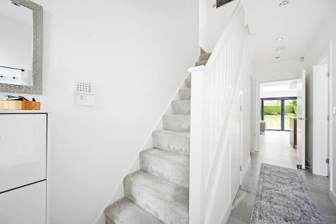 4 bed, 2 bath Detached in Sheffield - Photo 17