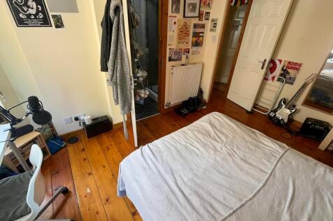 Bedroom 1(2)