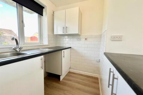LOUNGE/KITCHEN