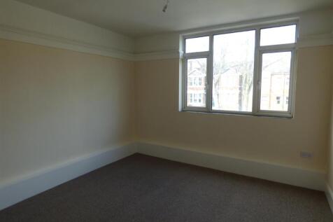 Flat 2 55 Derby Road Bedroom.JPG
