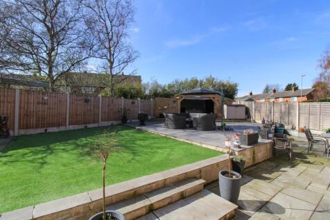 SOUTH FACING REAR GARDEN