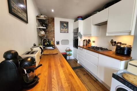 Kitchen 2.jpg
