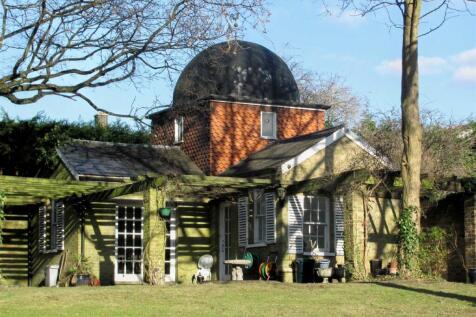 COMMUNAL GROUNDS