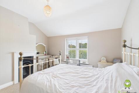 EweMove Estate Agents Basingstoke - Upper Sherbour