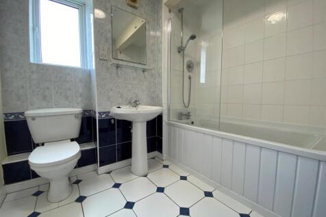 35 Corvette Court - bathroom.jpg