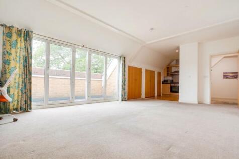 Lounge Dining Area