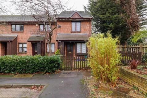Alders close, E11