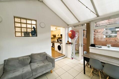 7-bed terraced on Lenton Boulevard, Nottingham, Nottinghamshire, NG7, £3,943/mo