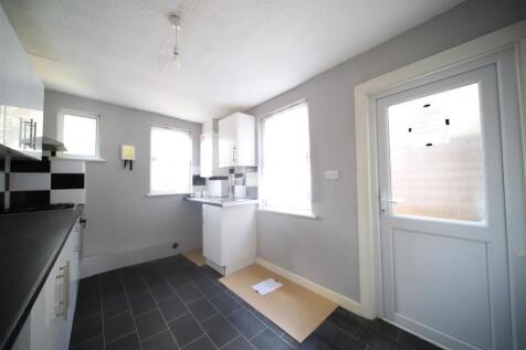 KITCHEN 3.JPG