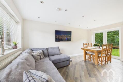 Open plan kitchen dining area