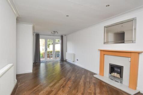 29 Halesworth Road- Living Room.jpg