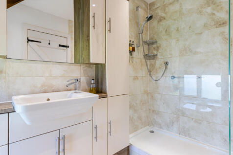 A15 - Hobbit Cottage Noss Mayo - 250912