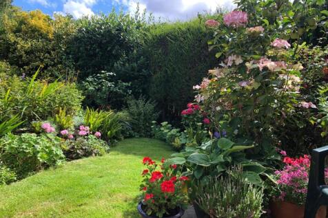 6 parklands drive garden 2.jpg