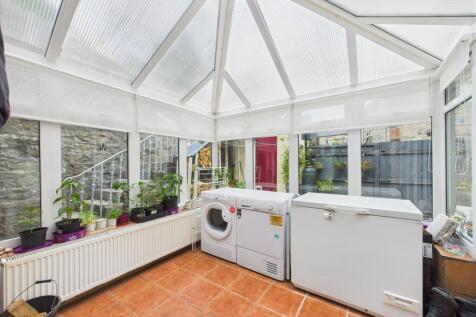 CAM03481G0-PR0104-STILL016