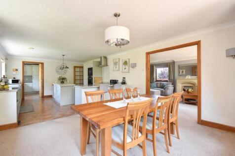 Kitchen &amp; dining room