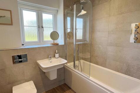 Main Family Bathroom.jpg