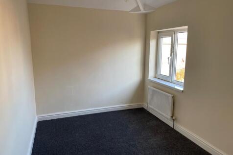 Highstone Vale, BARNSLEY photo 4