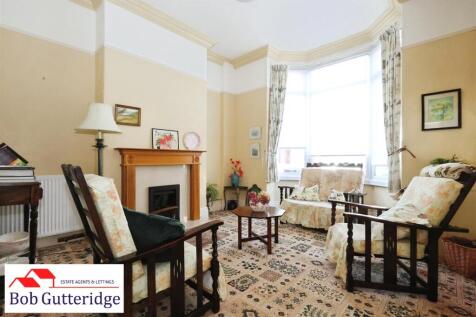 BAY FRONTED LOUNGE