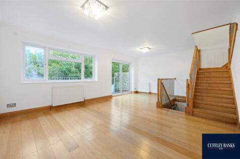 Knoll Crescent, Northwood, Middlesex, HA6 photo 3