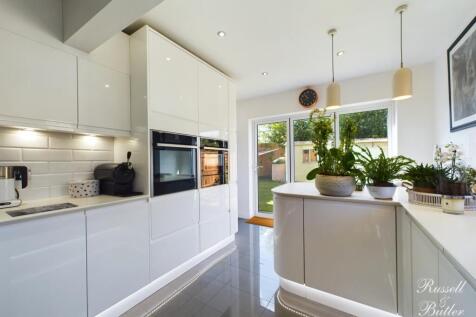 CAM01995G0-PR0205-STILL014