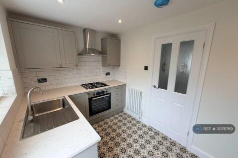 2-bed terraced on Knipton Drive, Loughborough, LE11, £1,000/mo