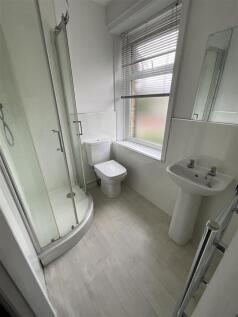 SHOWER ROOM 1.jpg