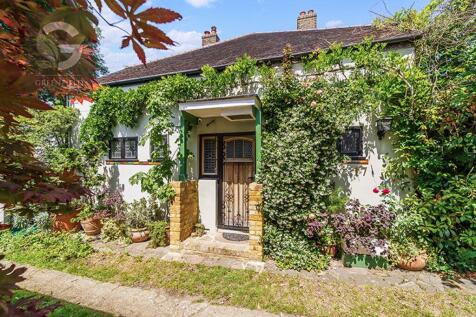 Meadowview Road, West Ewell, Epsom, Surrey, KT19 9TS