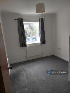 Franklin Court, Tadley, RG26 photo 5