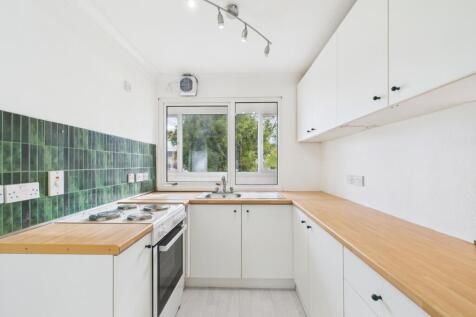 CAM02023G0-PR0176-STILL009