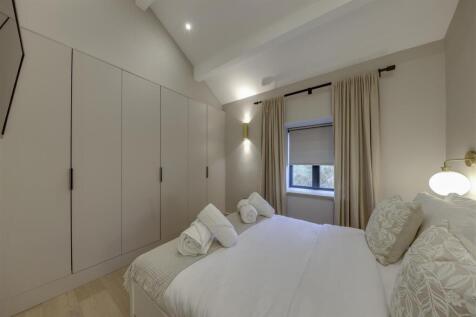 The Farmhouse - Bed 2