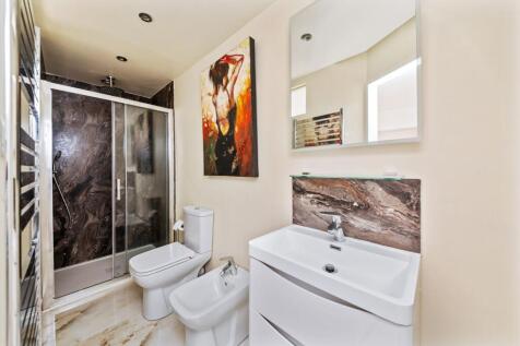 BEDROOM ONE EN-SUITE