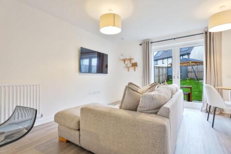 Open Plan Kitchen/Lounge and Dining Area