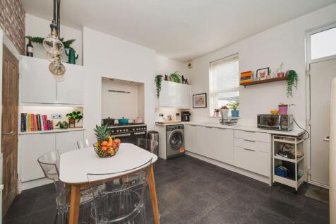 KITCHEN/DINER AND LIVING ROOM
