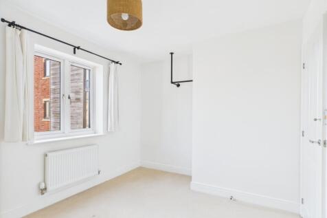 CAM01721G0-PR0085-STILL002